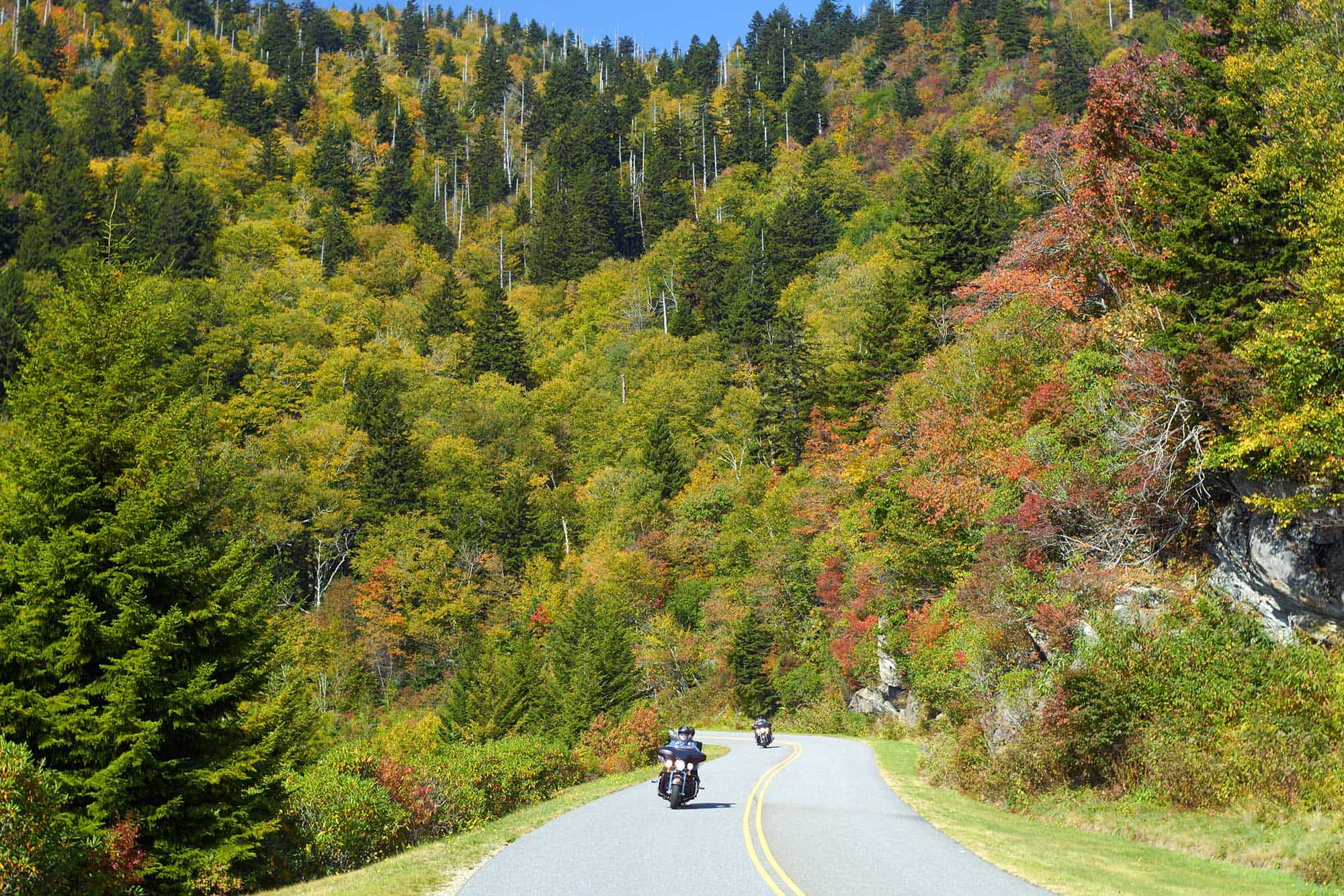 The 4 routes to discover in motorcycle this fall.