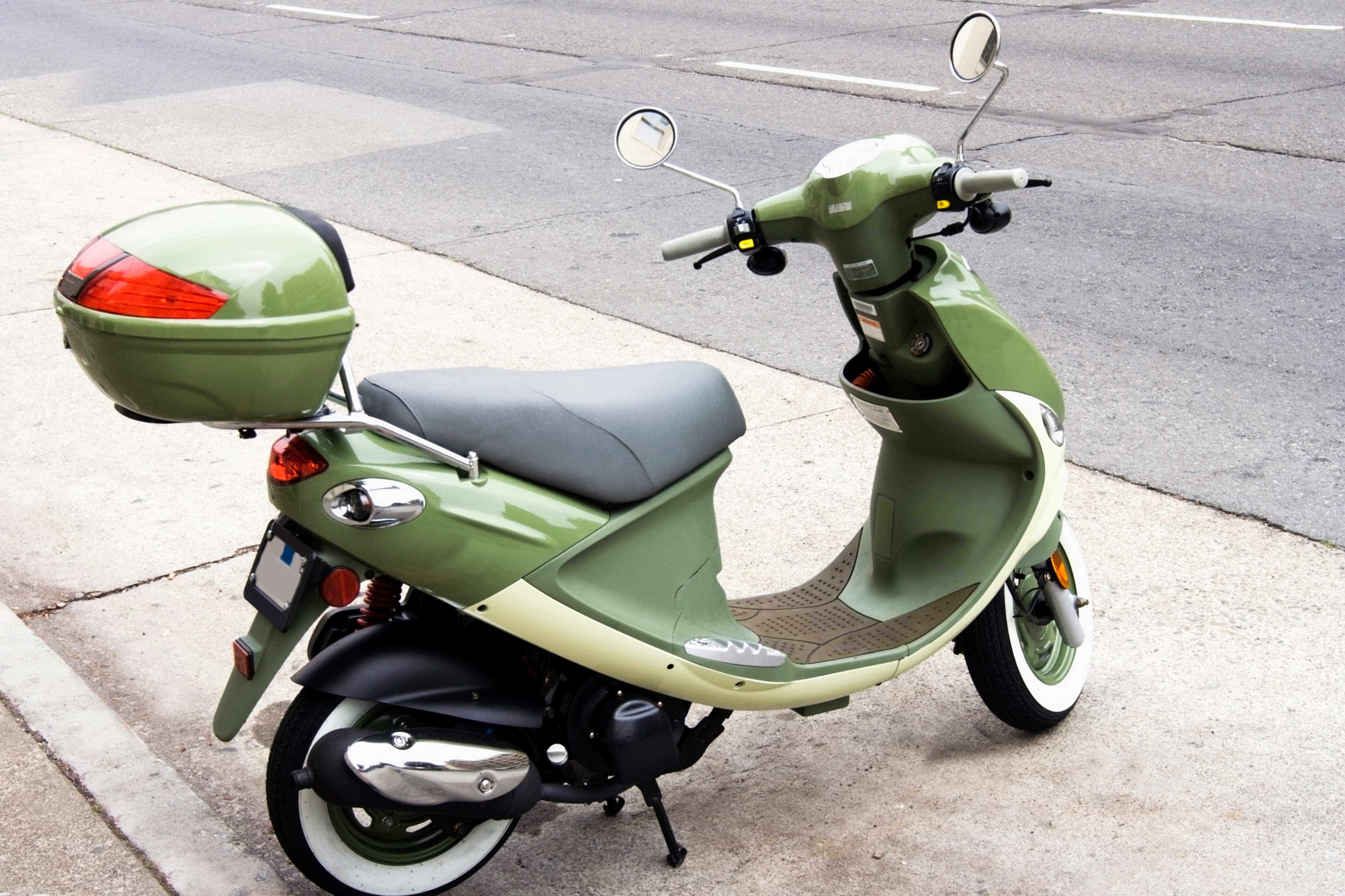 Here are the steps to take during a moped driving course.