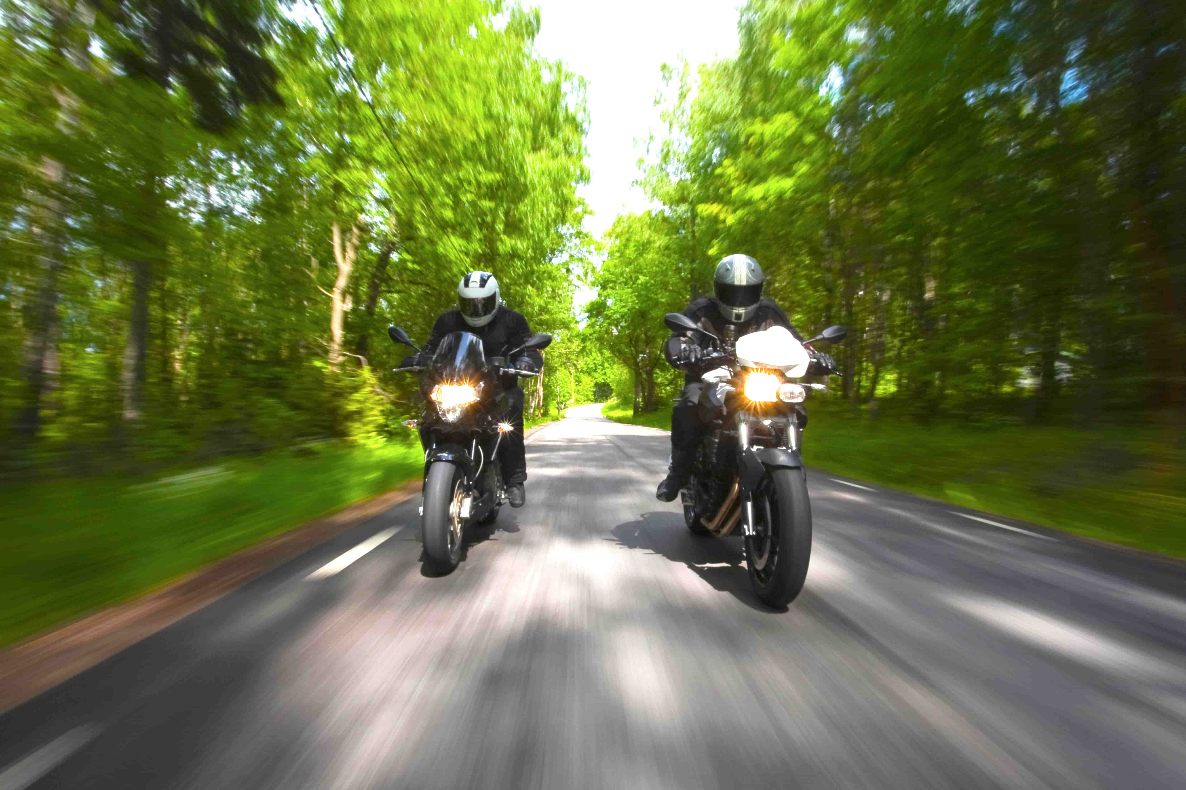 Riding a motorcycle as a couple or with friends has many advantages.