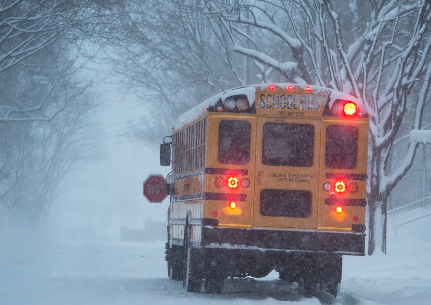Partager la route avec les autobus scolaire. C'est pour la sécurité de nos enfants. 