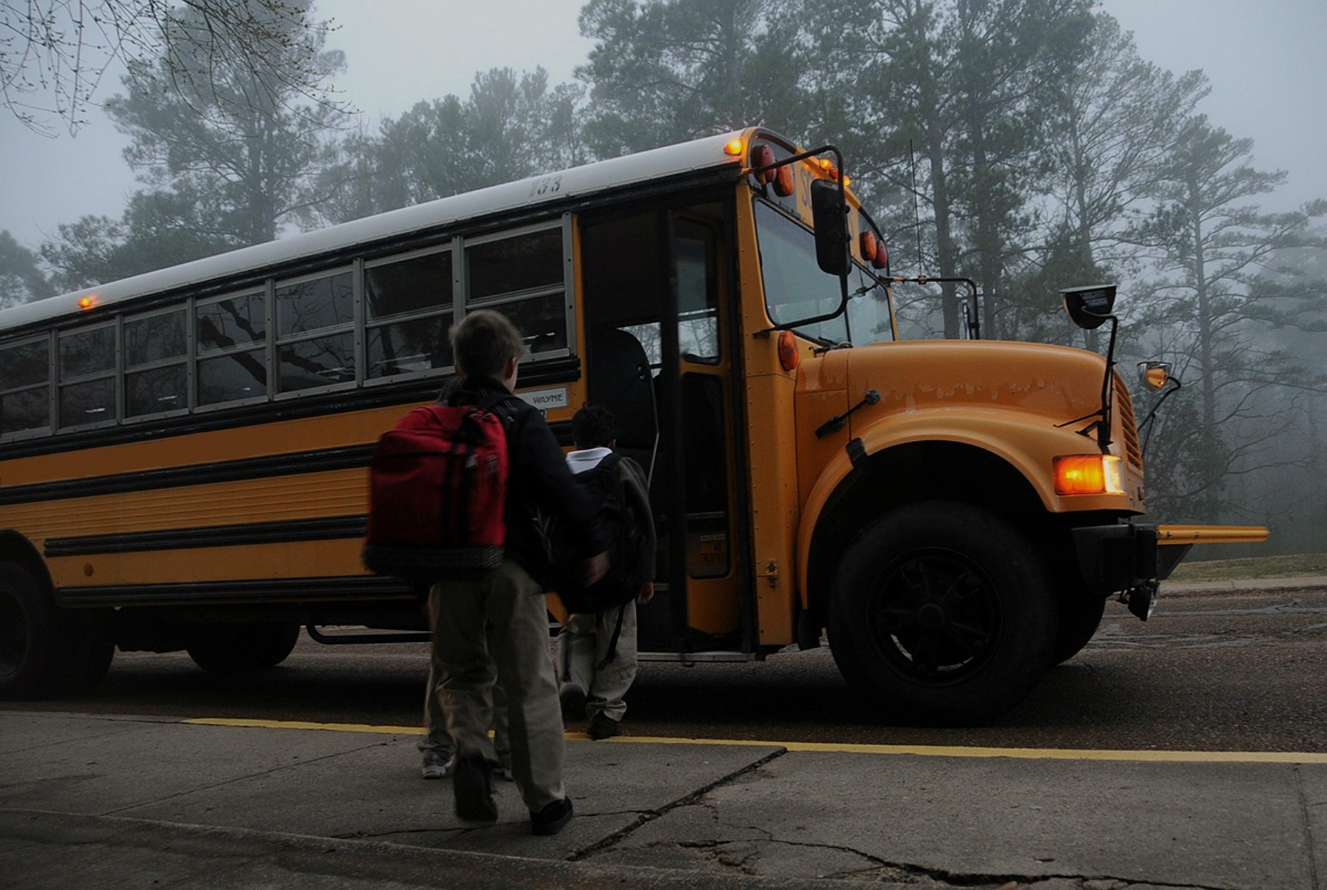 Soyez prudent en la présence d'autobus scolaire. 